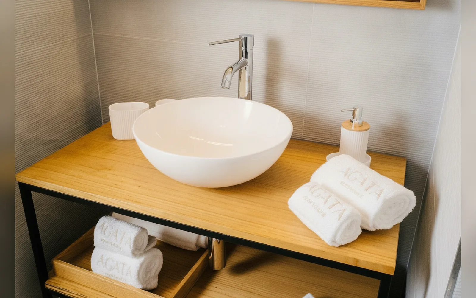 Camera con bagno privato — Agata Apartment, Polignano a Mare (foto 20)